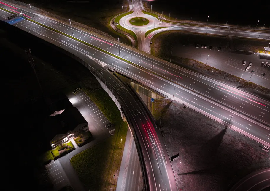 Dronebeeld: Lichtsporen