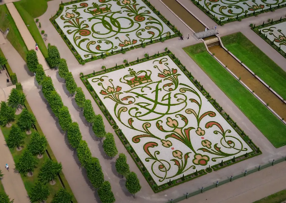 Dronebeeld: Barokke tuin